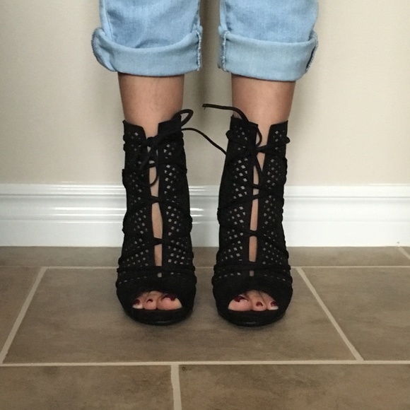 Breckelles Peep Toe Black Ankle Boots Size 5.5 USA LAST ONE!! - Picture 2 of 3